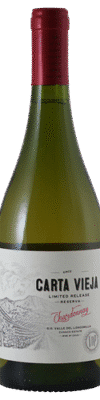 Fles Carta Vieja Reserva Chardonnay uit het jaar 2021 met een inhoud van 0.75 L en alcoholpercentage van 13.5. Deze wijn komt uit de wijnstreek Maule gelegen in Chili. Het druivenras is Chardonnay. Het EAN nummer van de fles op de afbeelding is 7804310545700.